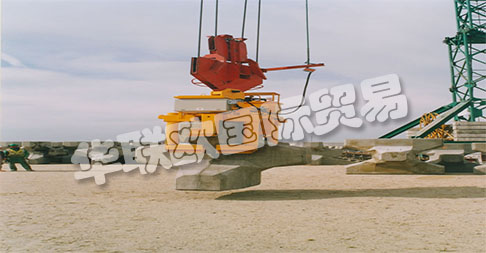 ACIMEX于1971年在法國創(chuàng)立，在鋼鐵和機械工業(yè)服務領域首次獲得法國在夾持和提升金屬板和鋼板領域的聲譽。該公司隨后擴展了其在混凝土和管道領域的專業(yè)知識和技能。