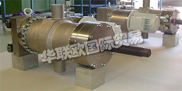 B&B HYDRAULIK-TECHNIK GmbH由Helitut Brocke和HenningB?hr于1983年在Witten-Herbede成立。目的是銷售用于骨料結(jié)構(gòu)的液壓元件和液壓附件。在短時(shí)間內(nèi)，對完整的Hydraulilk系統(tǒng)的需求變得非常大，以至于他們的生產(chǎn)開始了。