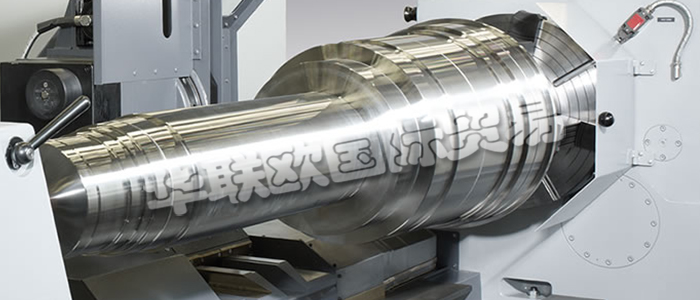 HERKULES車床是集100多年的機(jī)床制造經(jīng)驗(yàn)、可靠性及應(yīng)用考量與最先進(jìn)技術(shù)相結(jié)合的結(jié)果。HERKULES提供各種加工直徑和重量的重型車床，可完成工件直徑從幾厘米，重量幾公斤到直徑3米，重量400噸的加工任務(wù)。HERKULES可提供各種范圍的輥環(huán)高精度車削和修磨的解決方案。